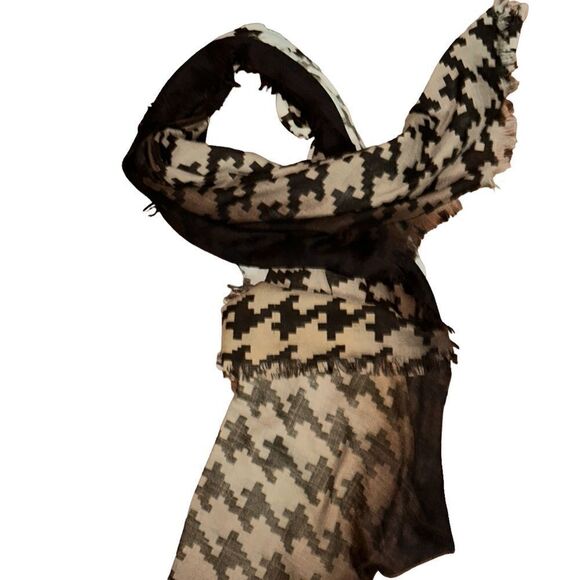 Very Nice New Without Tags Women Beautiful Design Scarf - Picture 2 of 3